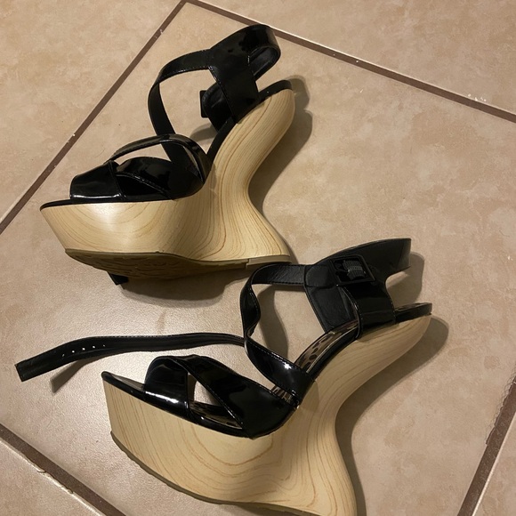 Dollhouse Black Patent Leather Platform Sandals - Picture 2 of 4